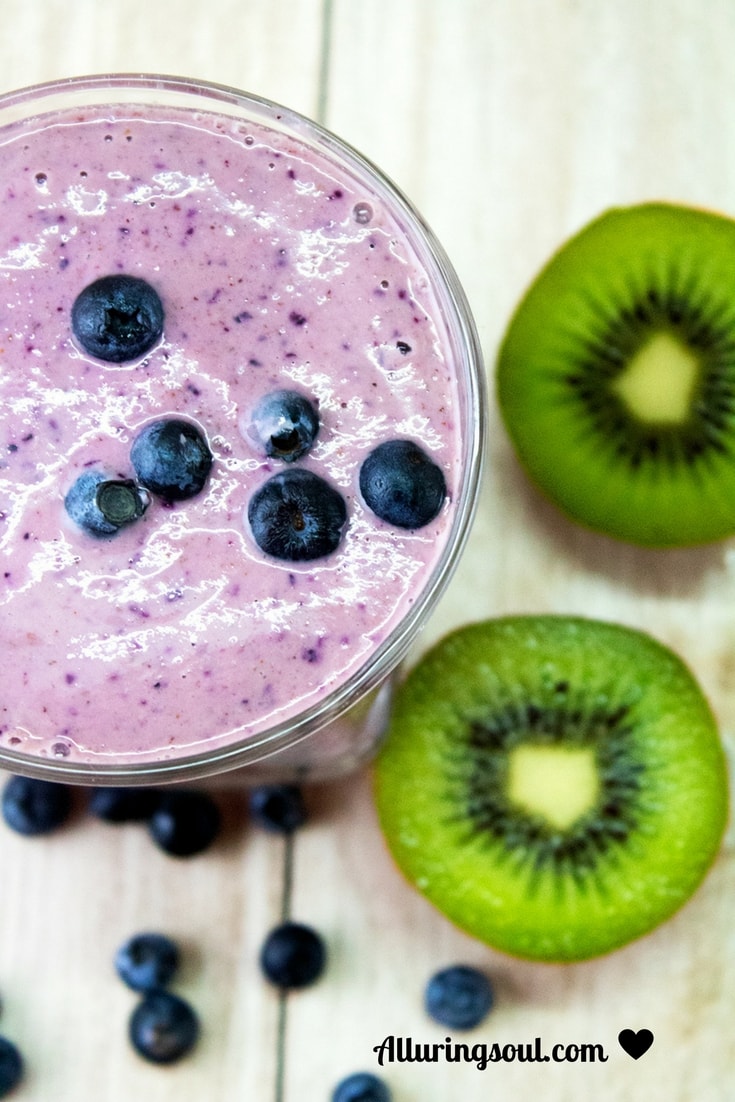 vitamin c rich blueberry and kiwi smoothie