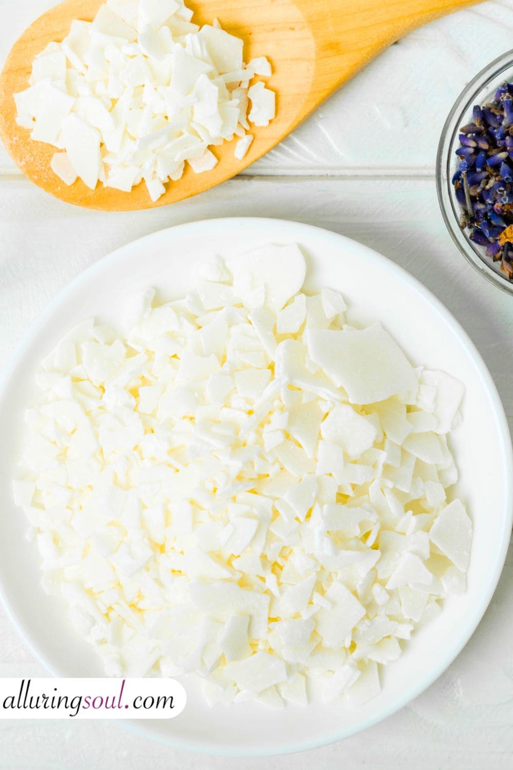 10 Natural Waxes Used In Beauty Products: The Ultimate Guide