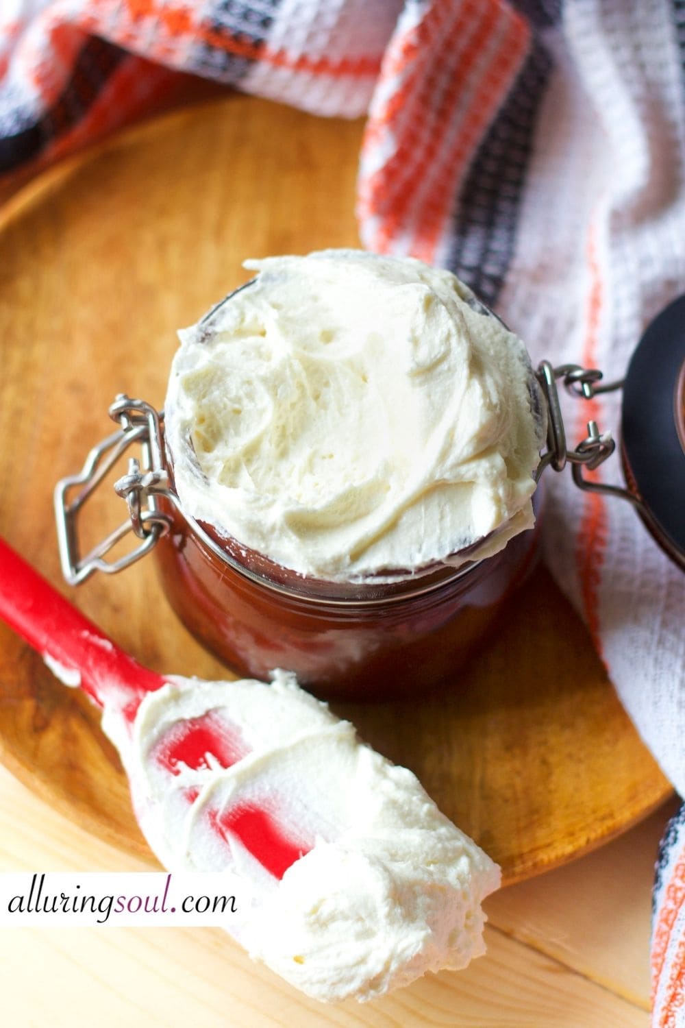 DIY Vanilla Cocoa Body Butter Recipe (Moisturizing & Non-Greasy)