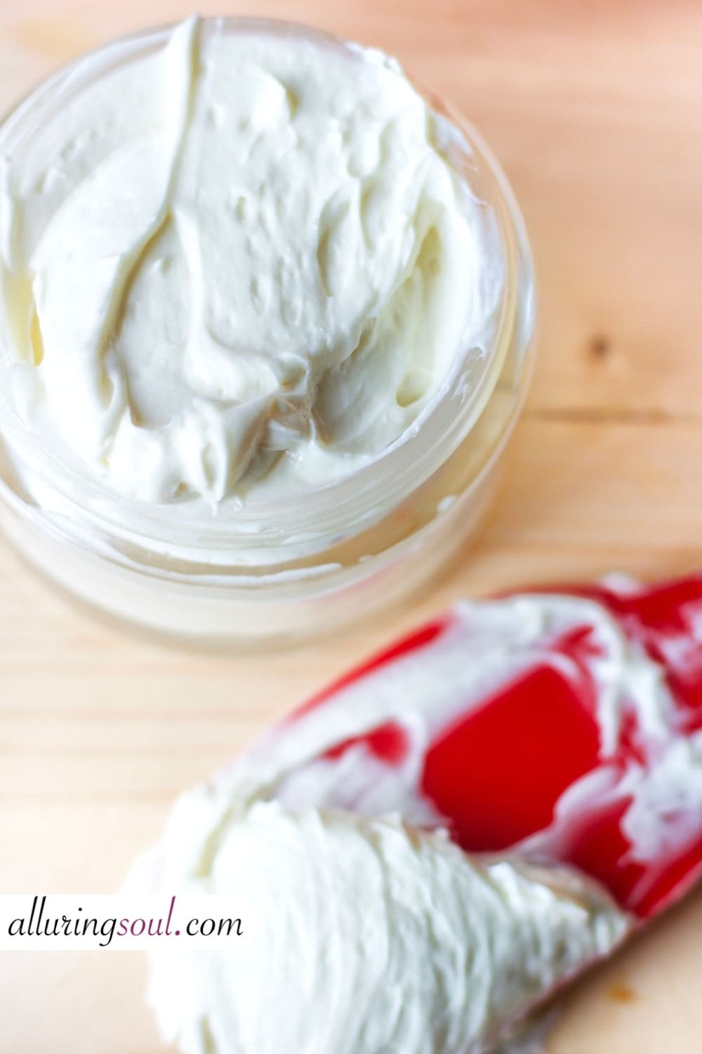 DIY Shea Butter Face Moisturizer for Dry & Aging Skin (Non-Greasy, Anti-Aging Recipe)